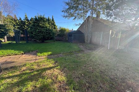 Salisbury Drive, KIDDERMINSTER - Photo 3