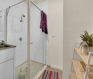 SHARED HOUSE IN PRIME FOOTSCRAY LOCATION - Photo 2