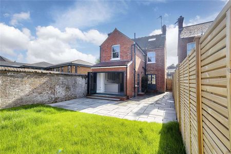 A well presented family home ideally located for schools and station. - Photo 3