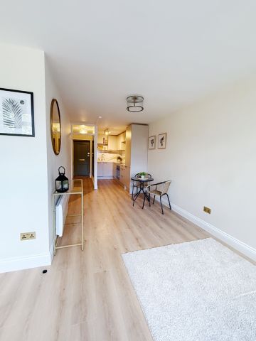 1 Bed Flat, Forest Court, N12 - Photo 2