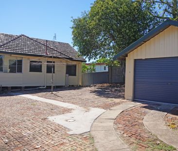 Central location three bedroom home - Photo 3