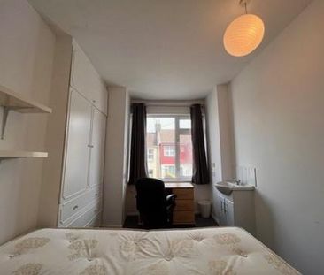 6 bedroom house to rent - Photo 2