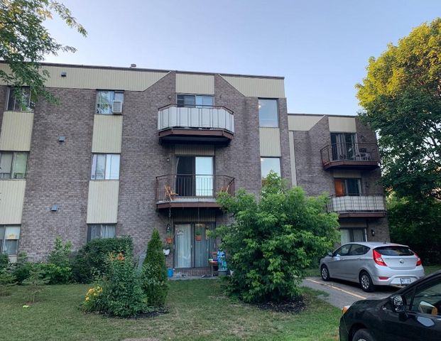 DORVAL, 3 1/2 style condo TOUT RENOVÉ pres tous les services - Photo 1