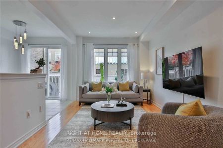 For Lease - 137 Windrow Street, Richmond Hill, Ontario - Photo 2