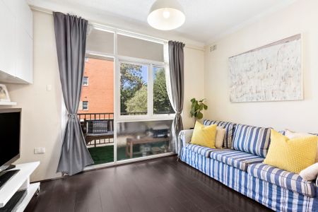 Tranquil Living within Footsteps to Darling Street - Photo 4