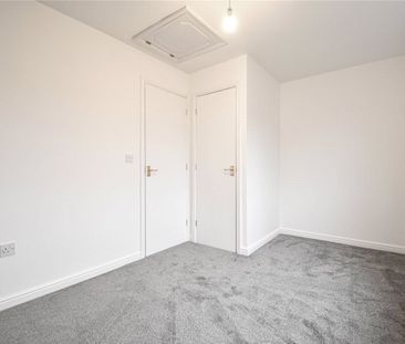 Well presented 2 bedroom terraced house situated within walking dis... - Photo 6