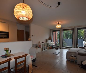 Lichtrijk 1-slaapkamerappartement met staanplaats in Hamme - Foto 2