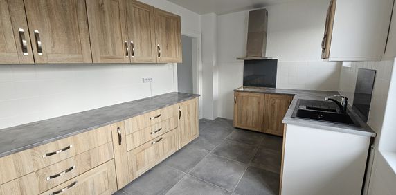 Location Appartement 3 pièces 75m² ILLZACH 68110 - Photo 2