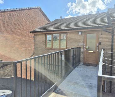 Claremount Road, Halifax - Photo 1