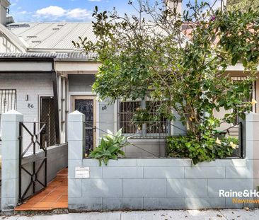 Stylishly renovated house in the heart of Erskineville - Photo 2