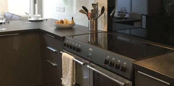 Downs Park Room 5 - Photo 2