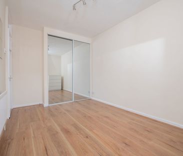 Dowdeswell Close, London, SW15 - Photo 4