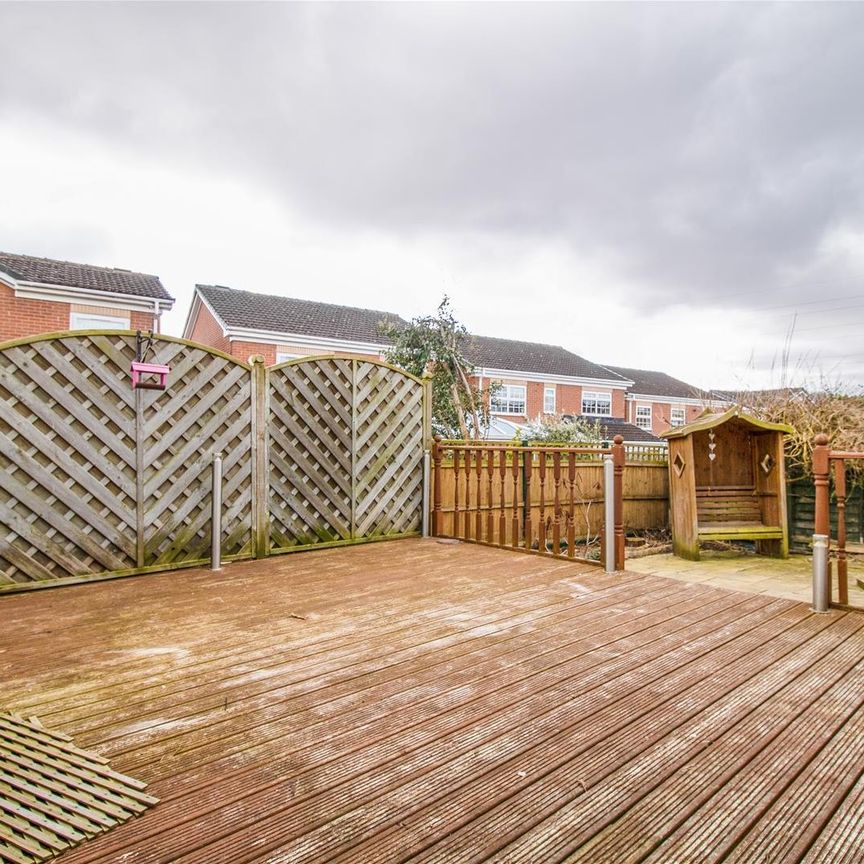 Clifton Avenue, Stanley, Wakefield - Photo 1