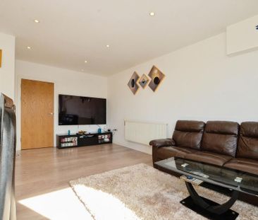 3 bedroom flat to rent - Photo 2