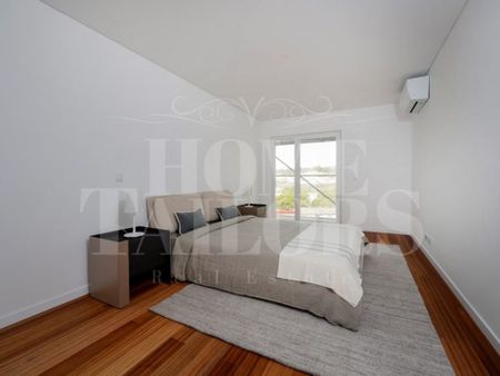 2 bedroom luxury Apartment for rent in Lisbon - Photo 3