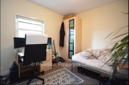 3 Bedroom Properties in Leeds - Photo 4