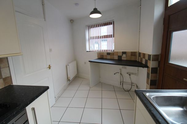 2 bed end of terrace house to rent in Swift Street, Ashton-Under-Lyne, OL6 - Photo 1