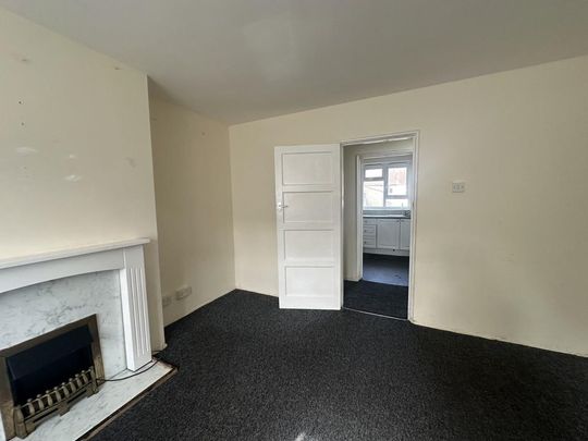 3 bedroom flat to rent - Photo 1