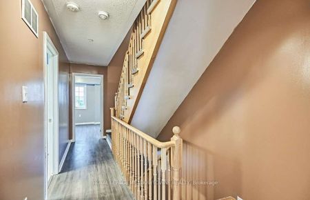 Townhouse For Lease | E8142532 - Photo 2