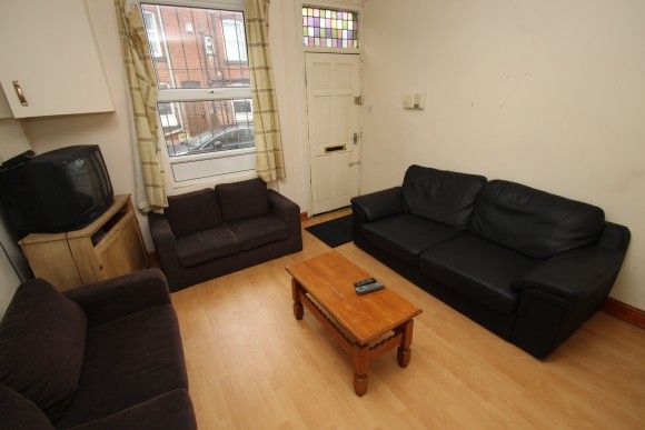 4 Bed - Welton Place, Hyde Park, Leeds - Photo 1