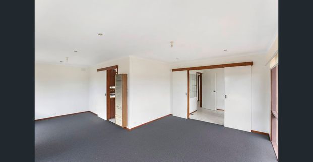 3 BEDROOM FAMILY HOME!! - Photo 1