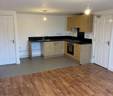 2 Bedroom Flat / Apartment to let - Photo 2