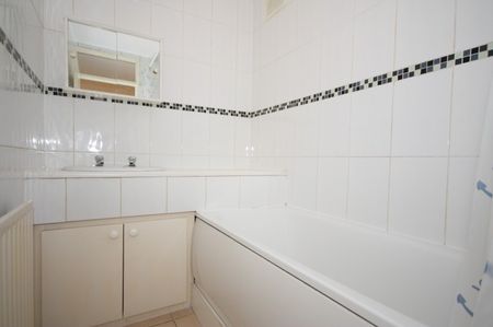 Hill View Court, Woking - Photo 3