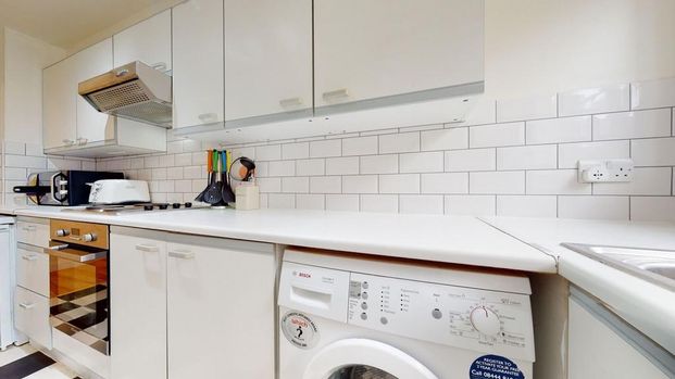 2 bedroom flat to rent - Photo 1