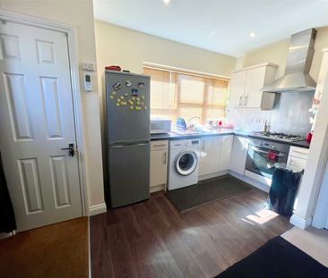 1 bedroom semi-detached bungalow to rent - Photo 3