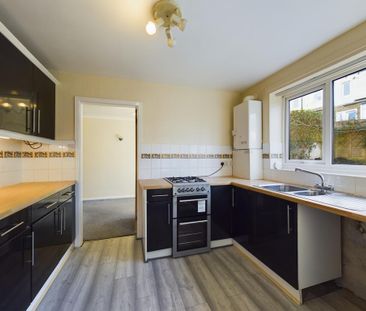 3 bedroom semi-detached house to rent - Photo 2