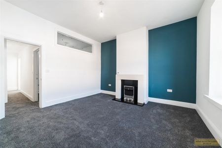 Blackburn Road, Flat Above, Darwen - Photo 2