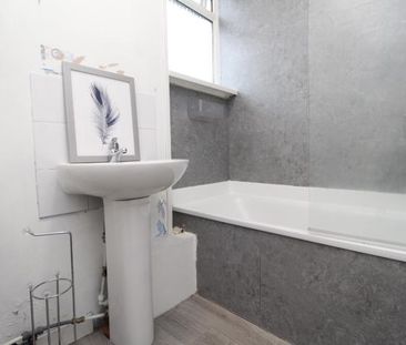 3 bedroom flat to rent - Photo 2