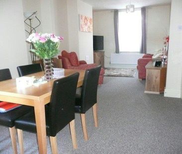 Terraced House to rent on - Photo 4