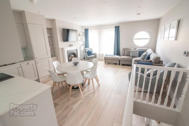 7 West Strand Avenue (STUDENT LET), Portrush, BT56 8ET - Photo 1