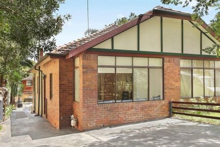 Modern Looking Semi-Detached House with Large Courtyard - Photo 4