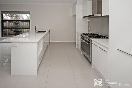 Neatly presented townhouse - Photo 2