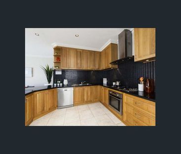 AMAZING 4x2x2 HOME LESS THAN 500m TO THE BEACH! DONT MISS OUT... - Photo 3