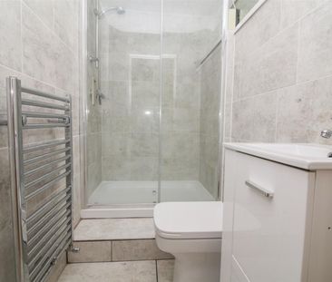 3 Bedroom House - Townhouse - Photo 4