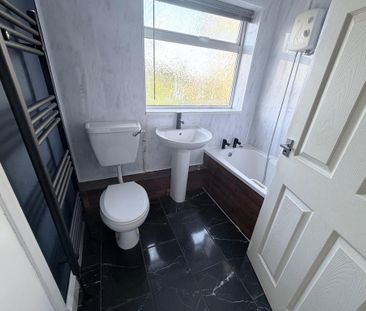 3 bedroom semi-detached house to rent - Photo 6