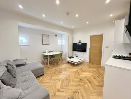 3 bedroom apartment to rent - Photo 2