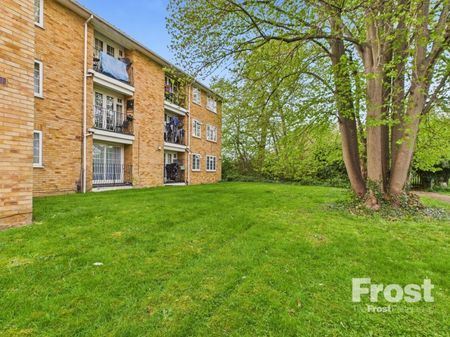 Waters Drive, Staines-Upon-Thames, Middlesex,TW18 - Photo 5