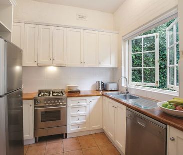 1 Culshaw Street, Toorak - Photo 2