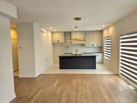 For Lease - 6370 SUNSHINE Common, Niagara Falls, Ontario - Photo 4