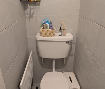 Room in a Shared House, Cotswold Gardens, NW2 - Photo 5