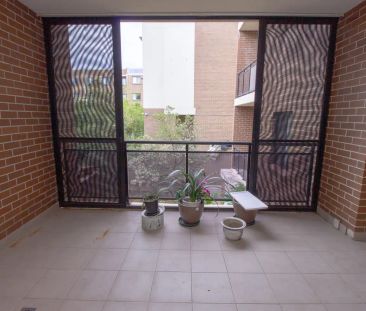 “Modern 2 Bed Apartment Living in Merrylands” - Photo 2