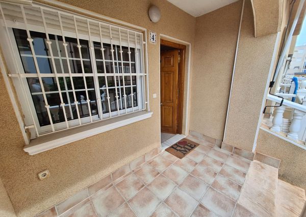 Ref.7505 2-Bedroom Apartment Just 300m from the Beach