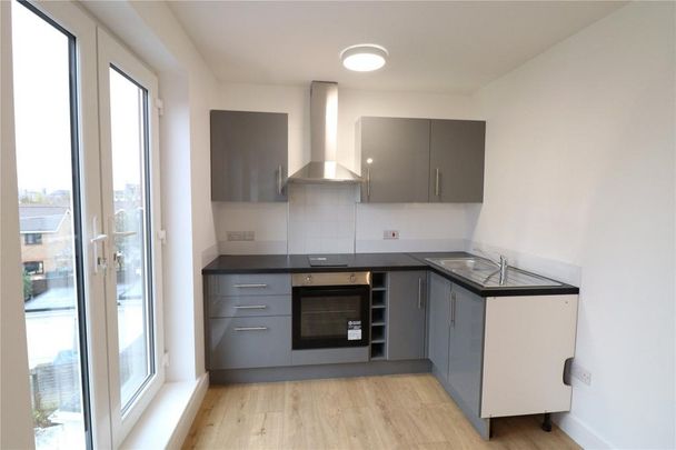 Studio to rent - Photo 1