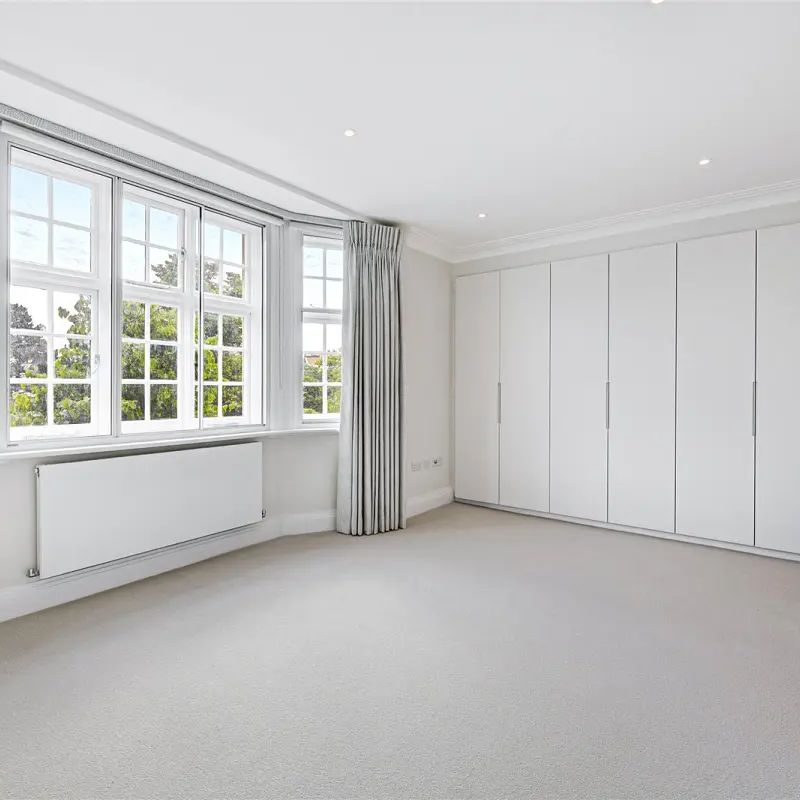 3 bedroom flat in 93 Sloane Street - Photo 1