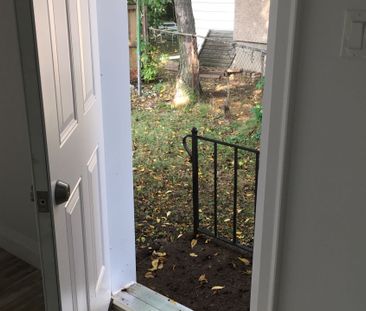 For Lease - 163 Welland Avenue Unit# Rear Unit, St. Catharines, Ont... - Photo 4