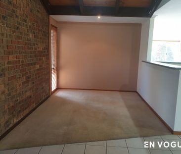 2 Southern Close, Chisholm ACT 2905 - House For Rent | Domain - Photo 5